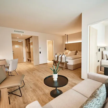 Nouri Otel 5*