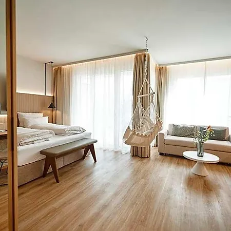 Otel Nouri 5*